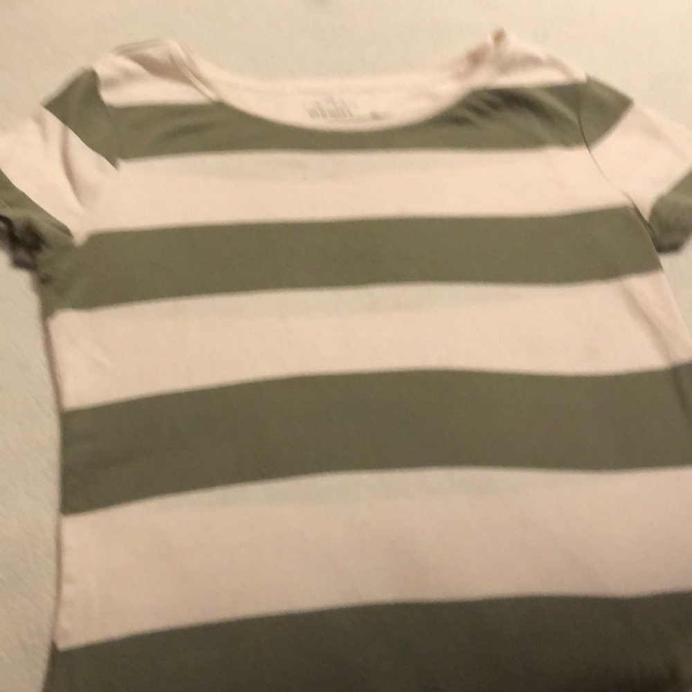 Short sleeve tshirt. Stripes.